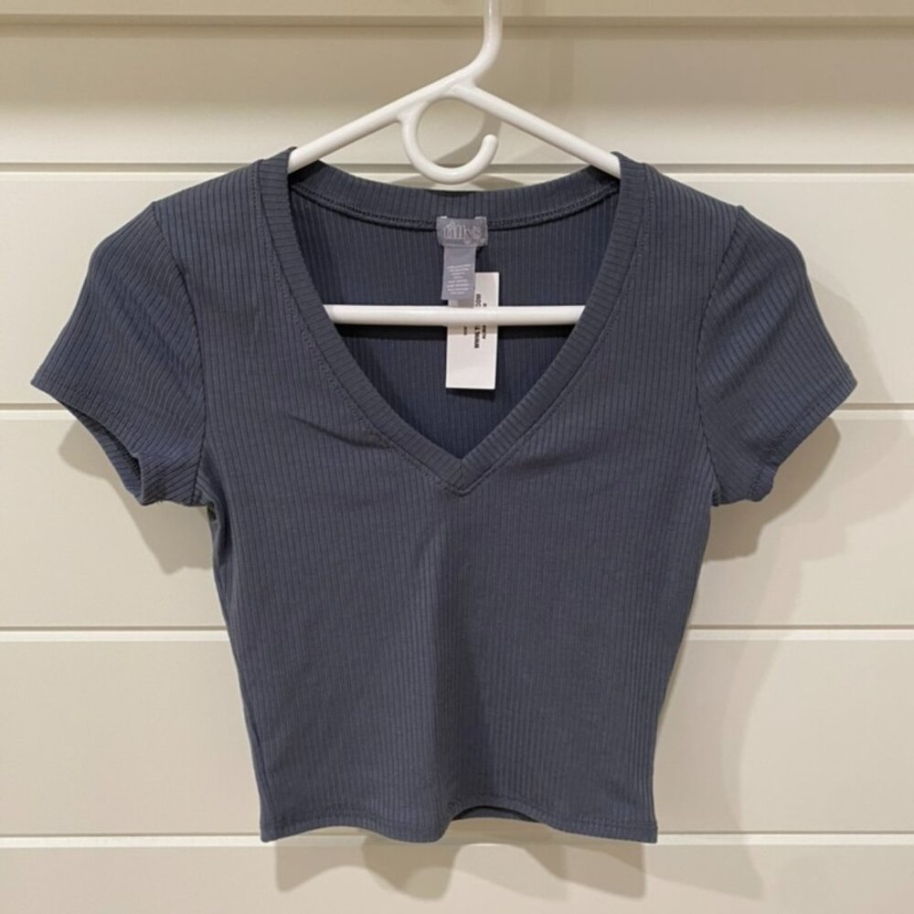 Tilly’s Navy V-Neck Rib Women’s Top